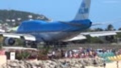 KLM 747 Extreme Jet Blast blowing People away at Maho Beach ...