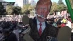 Во время акции протеста в Токио «арестовали» Дональда Трампа
