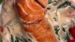 Красная рыбка в чесночно-сливочном соусе:

Красная рыба (у м...