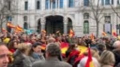 В Мадриде десятки тысяч человек вышли на антиправительственн...