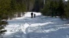 Малышка в прошлом году освоила горные лыжи 🎿...в этом сезон...