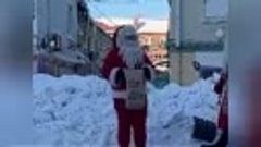 Дед Мороз отмудохал Санту во Владивостоке.mp4
