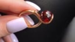 Эффектно, стильно и очень красиво смотрится кольцо Гранатова...