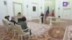 Владимир Путин вручает в Кремле премии президента в области ...