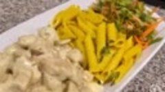 Нежная сливочная курочка с макарошками и с очень вкусным сал...