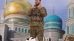 Чеченский воин Аллаха исполняет песню на открытии Мечети в Т...