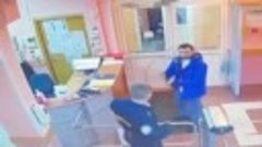 В московскую школу зашел вооруженный мужчина