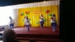 Азербайджанский танец 4 -5  класса. Танцует моя вторая доча ...