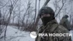 Украинские военнослужащие бросают погибших сослуживцев под Б...