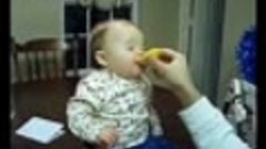 Дети впервые пробуют лимон. Прикольная подборка :))