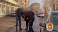 Красноярские полицейские задержали подозреваемую в организац...