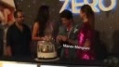 Bauua Universe в Твиттере «SRK celebrating his birthday with...