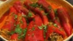 Фаршированные перцы с томатной пастой в кастрюле