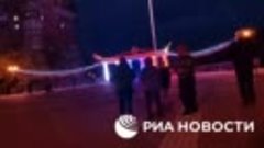 В Мелитополе подсветили копию Знамени Победы: лучи прожектор...