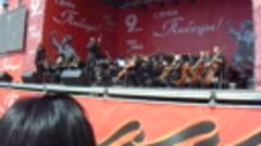 Симфонический оркестр на центральной площади Владивостока.