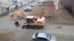 В Свердловской области у экскаватора отвалилось колесо