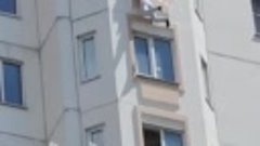 В Курске девушку спасли от падения с 15-го этажа