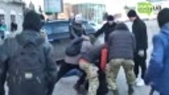 БАНДИТЫ Правой секты избили около Харьковского горсовета ант...