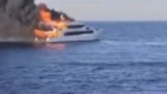 В Египте загорелась яхта с британскими туристами. Трое челов...