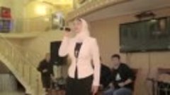 Чеченская девушка поёт на русском языке.Красивая песня.