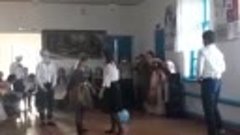  Викусик танцует вальс