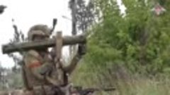 Огнемётчики ВДВ уничтожают укрытия укронацистов в районе Арт...
