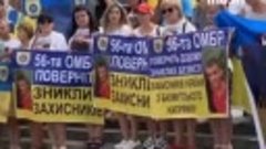 Майдан опять полон людей.Теперь требуют возвратить своих муж...