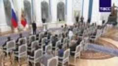 Путин наградил Аймани Кадырову Орденом Почета