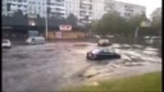 Кто заставляет новокузнецких водителей в ливень лезть в мега...