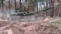 Экипажи танков Т-90М ЦВО уничтожают опорные пункты ВСУ