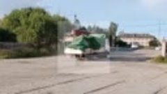 Остатки фюзеляжа самолета Пригожина вывозят с места крушения