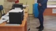В Чапаевском избирательная комиссия вбросила сотню бюллетене...