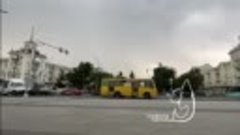 В Луганске жители засняли молнию над городом в форме «Z»  

...