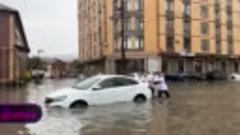 Дагестанская Венеция — в Махачкале из-за сильного дождя на у...