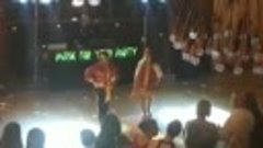наш танец ( Калинка )
танцуют Мама с Дочей на выпускном балу...
