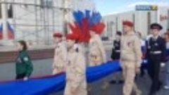 Курганцы устроили флешмоб с флагом России