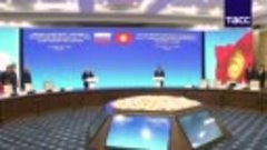 Путин вручил президенту Киргизии орден Почета