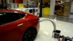 Tesla показала роботизированную зарядку электрокара