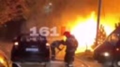 Взрыв автомобиля после падения беспилотника в центре Ростова