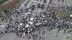 Автолюбитель наехал на толпу протестующих в США