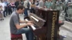 Paris street piano player