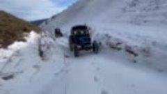 На тракторах по снегу