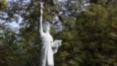 В Крыму демонтировали копию статуи Свободы в парке миниатюр