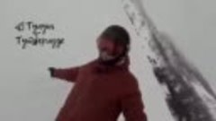 Сноубордистка выложила ролик своего спуска, а в это время за...