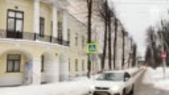 Снежная глыба упала на ребенка в Ярославле