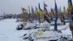 🇺🇦💀 Просто одно из многих военных кладбищ где-то на Украи...