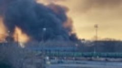 В США горит склад в аэропорту Нью-Джерси. Более 100 пожарных...