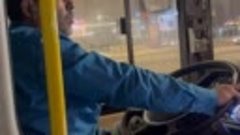 Водитель автобуса угрожал пассажирке