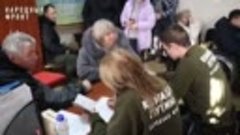 Волонтеры Народного фронта ЛНР продолжают собирать подписи в...