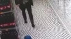 Пьяный мужчина в Курчатове ударил ребенка, приняв его за ман...